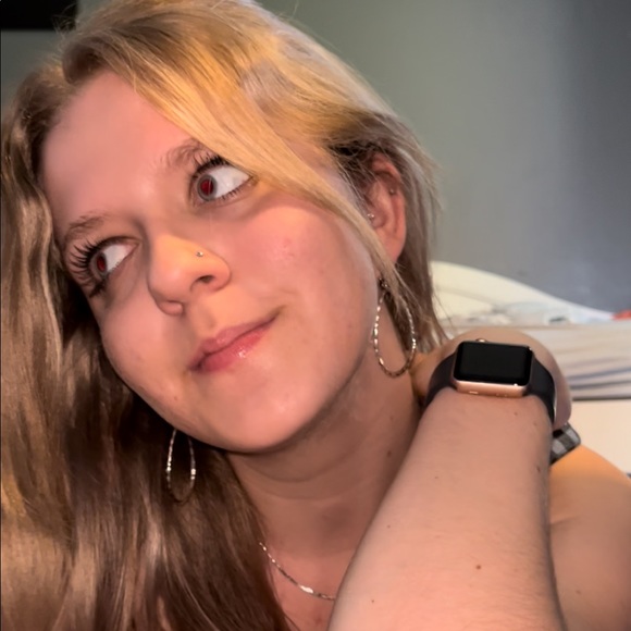 Meet your Posher, Mackenzie - Picture 1 of 3